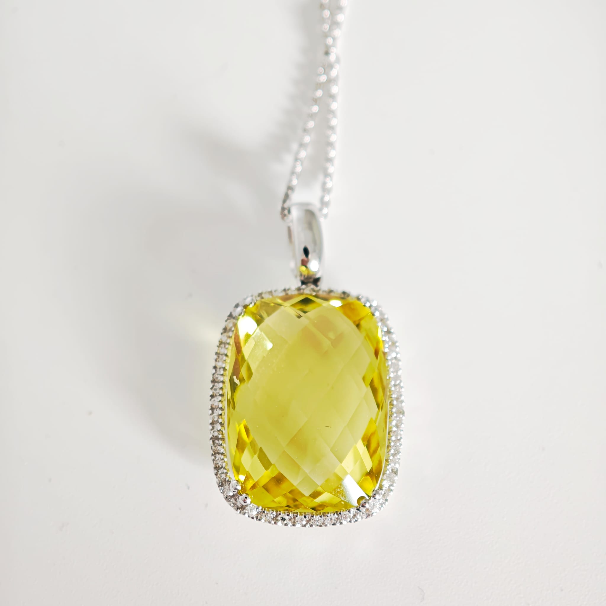 colier aur 18k cu diamante si quartz colier aur 18k cu diamante si quartz