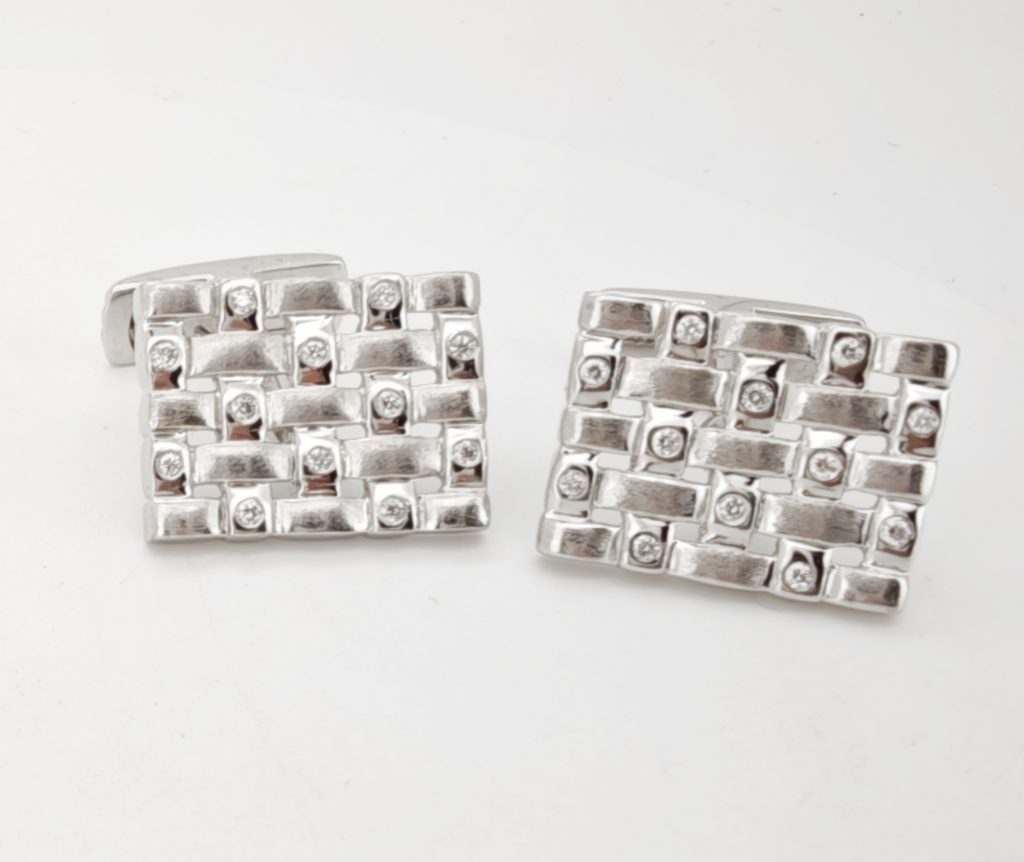 butonii aur 14k cu diamante 0.40ct