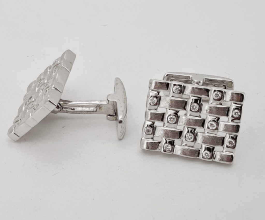 butonii aur 14k cu diamante 0.40ct