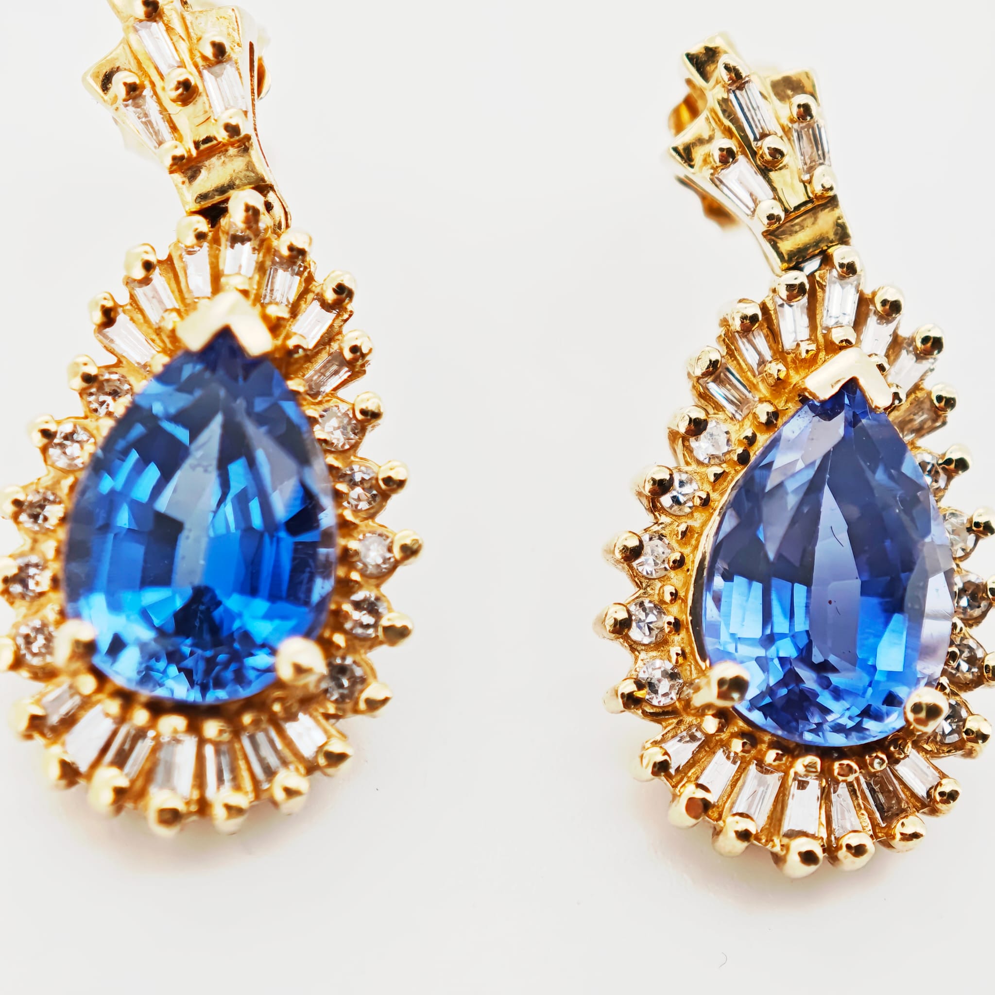 cercei aur 14k cu diamante si safire cercei aur 14k cu diamante si safire