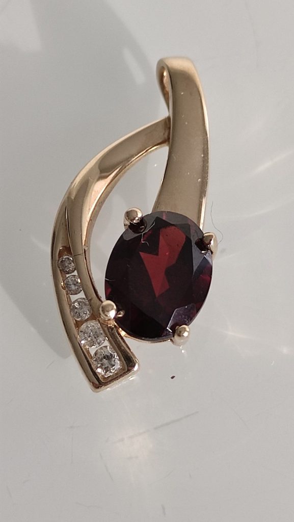 pandativ aur 14k cu garnet si diamante