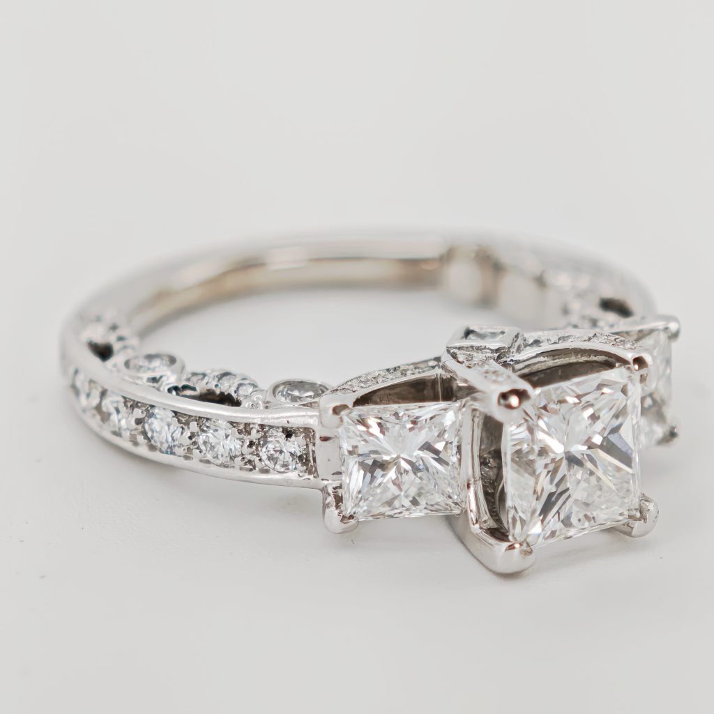 inel 14k cu diamante 3ct unlike any other!
