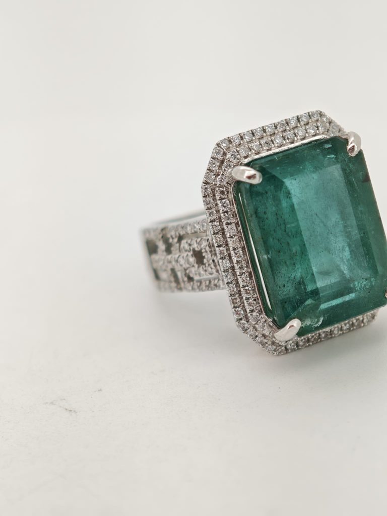 inel 14k cu smarald si diamante 15ct